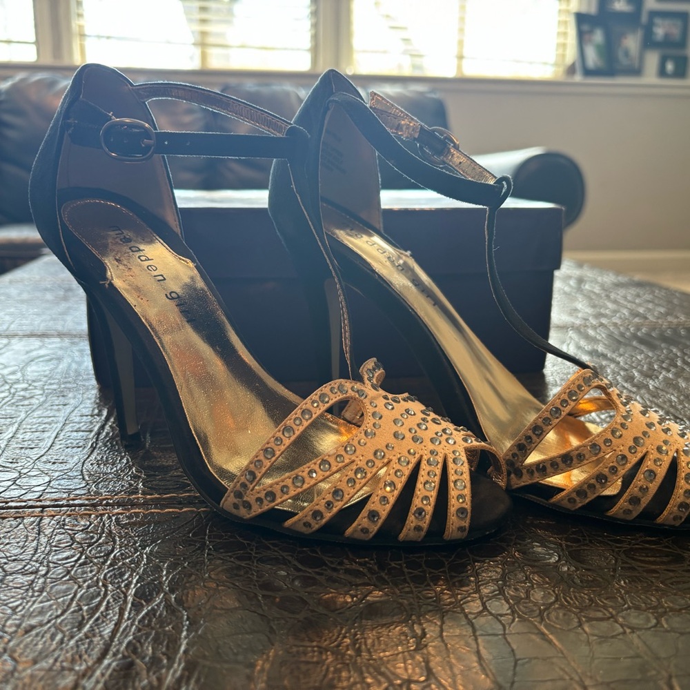 Black and cream women’s dress heels